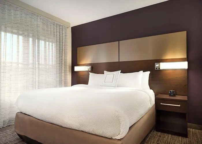 By Marriott Hanes Mall Hotel Winston-Salem